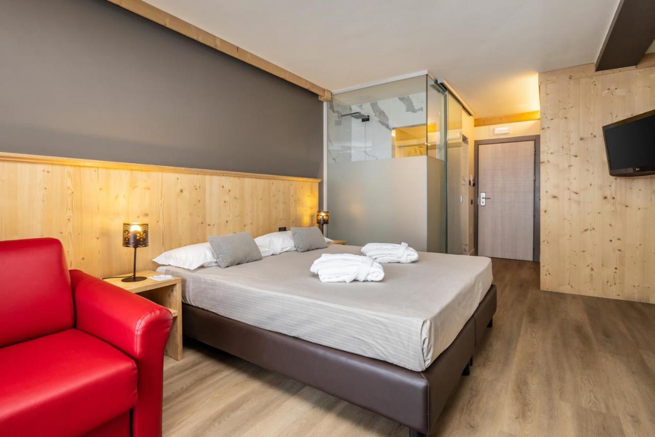 Hotel Piandineve ปัสโซเดลโตนาเล ภายนอก รูปภาพ