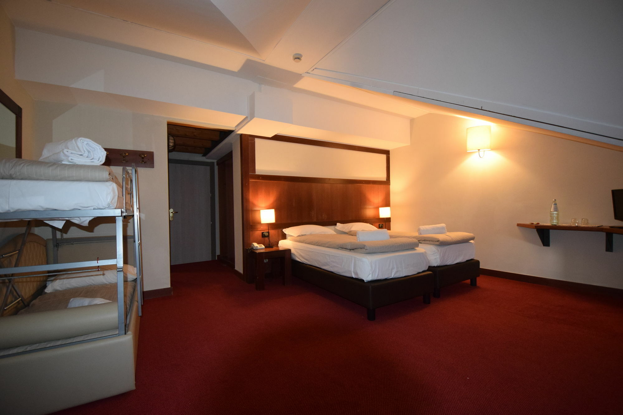 Hotel Piandineve ปัสโซเดลโตนาเล ภายนอก รูปภาพ