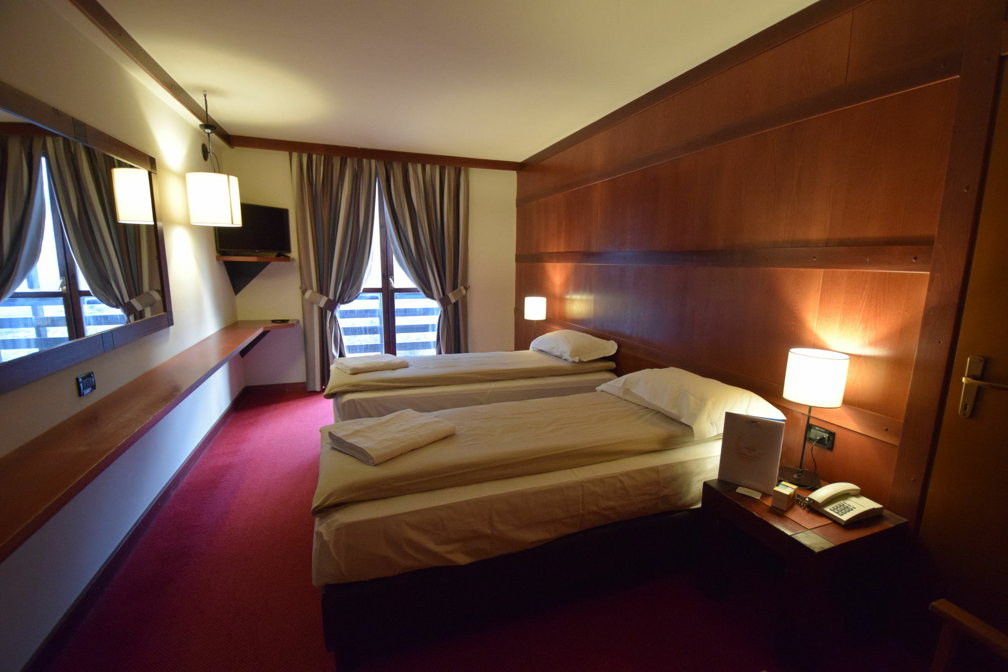 Hotel Piandineve ปัสโซเดลโตนาเล ภายนอก รูปภาพ