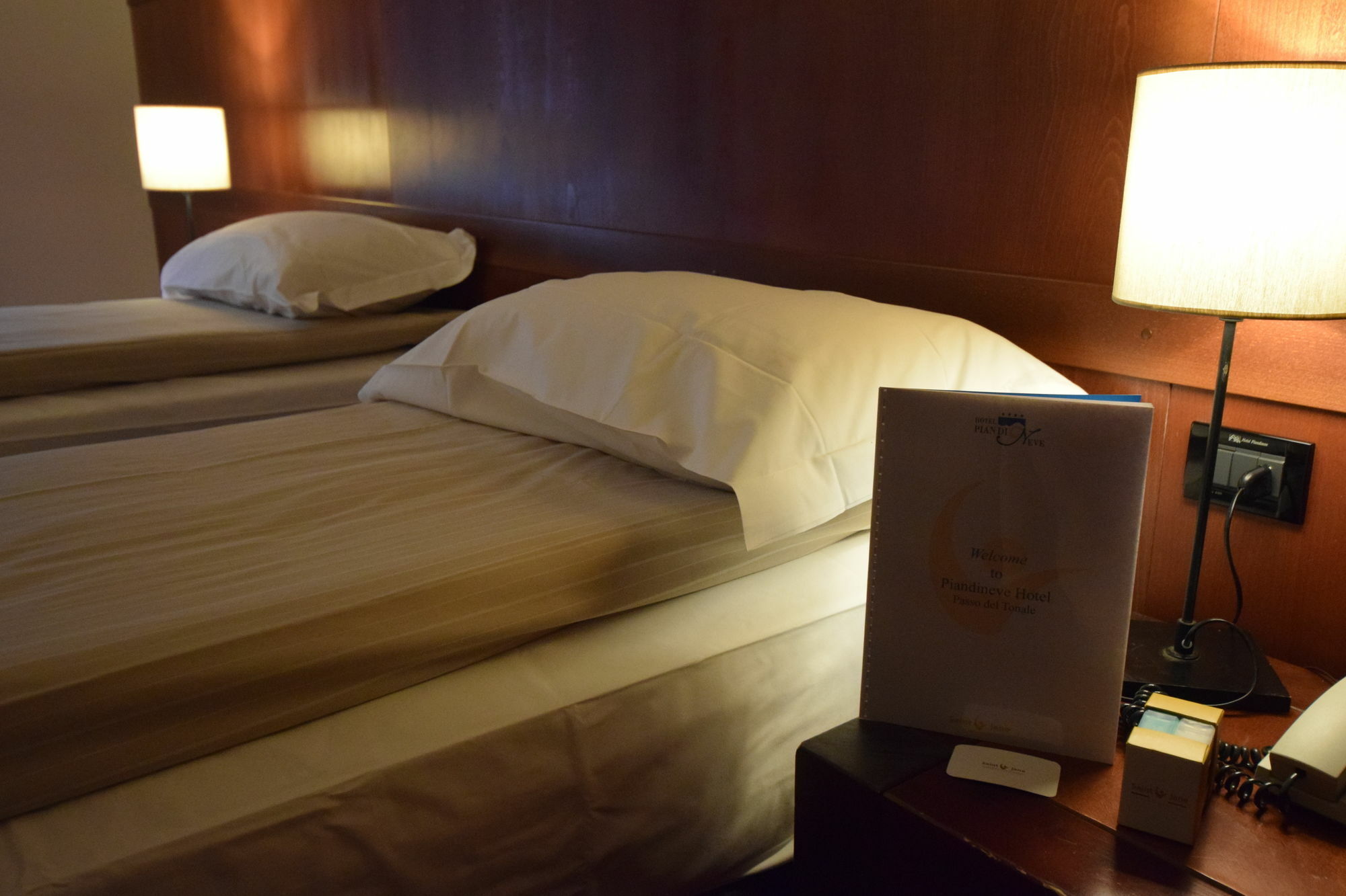 Hotel Piandineve ปัสโซเดลโตนาเล ภายนอก รูปภาพ